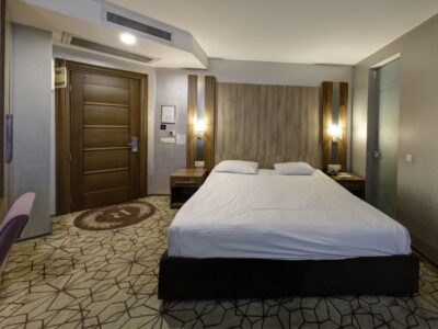 _KP12990_1_2_Natural